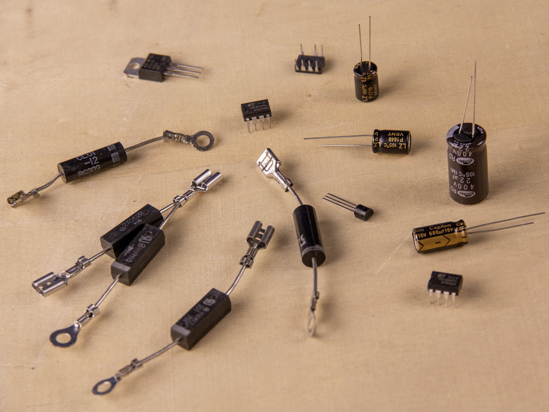 Резистори, діоди, конденсатори
