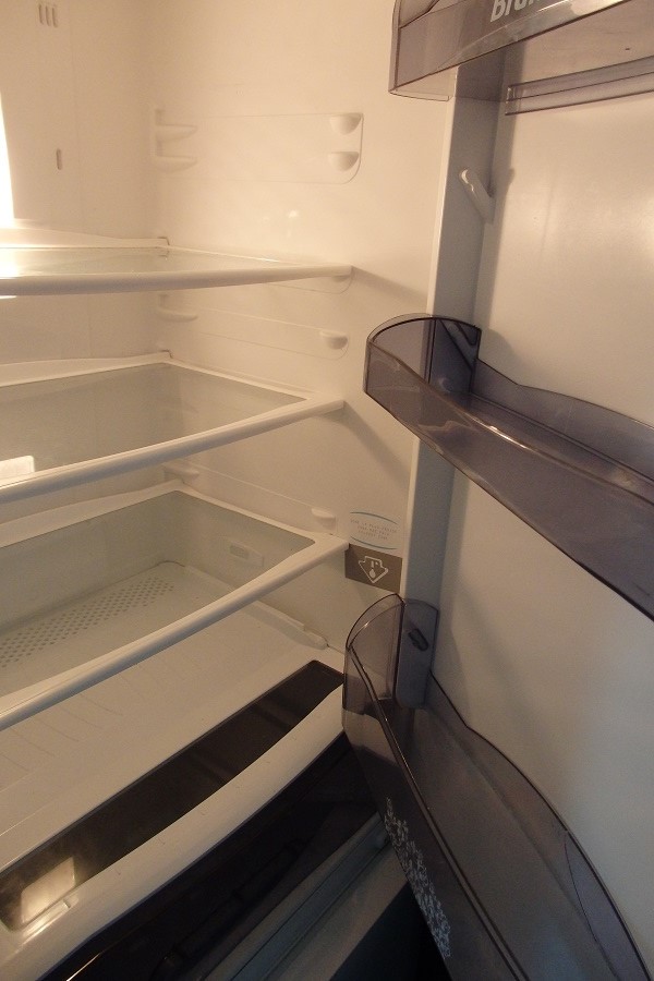 Внутренние элементы в холодильнике