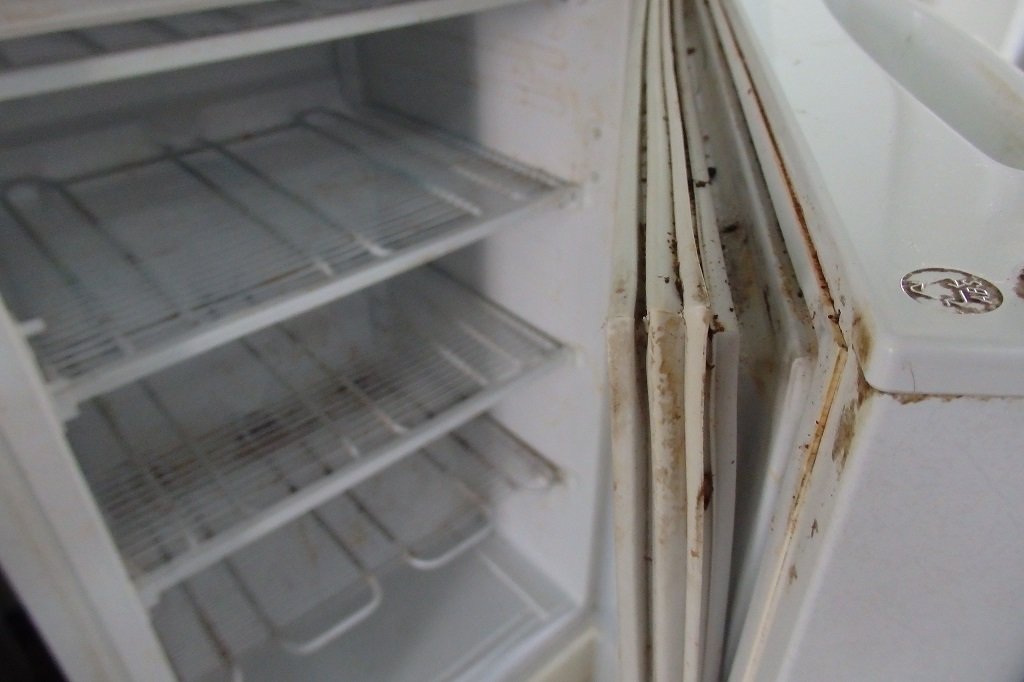 Загрязнение уплотнителя холодильника 