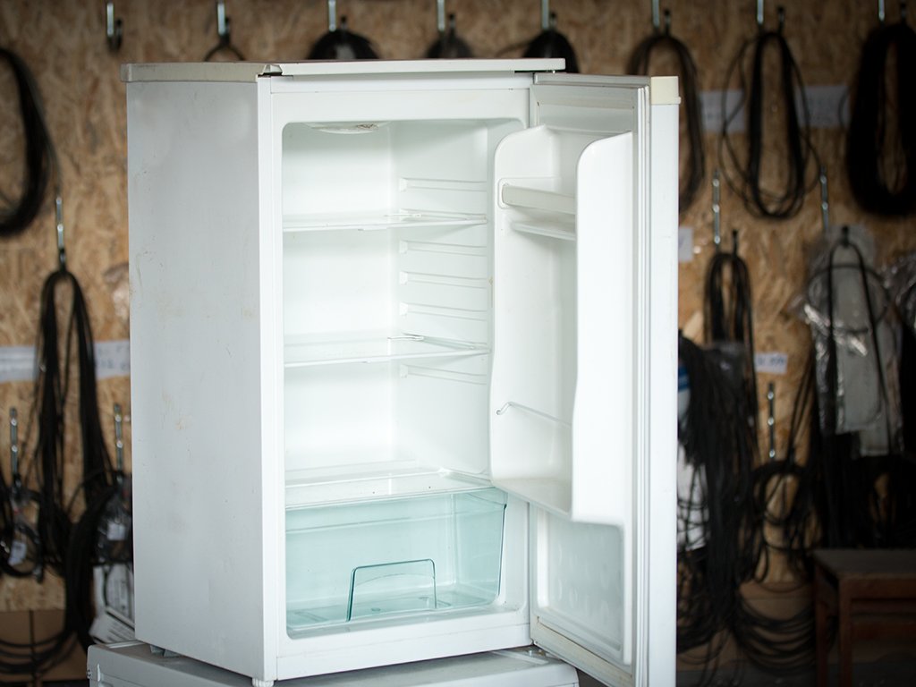 Продажа старого холодильника